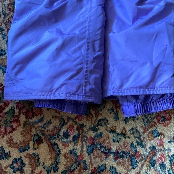 Champion snow pants in lilac. Elastic cuffs keep snow out; reinforced butt. - Picture 2 of 11